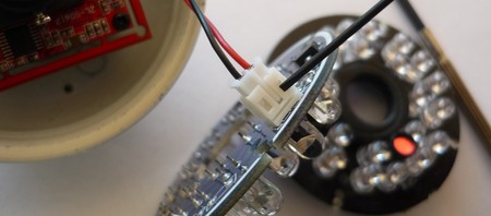 Picture showing the gap in the plastic two pin socket on the IR array